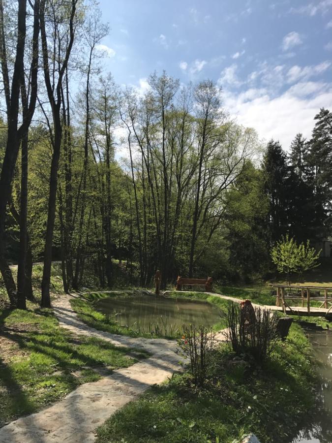 Kamenacka Myslivna Hotel Moravany  ภายนอก รูปภาพ