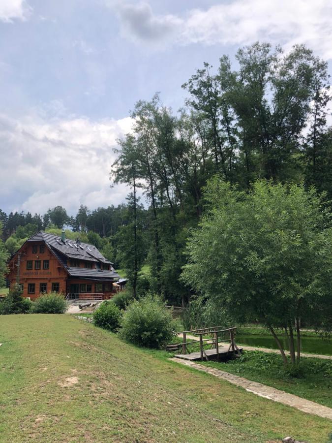 Kamenacka Myslivna Hotel Moravany  ภายนอก รูปภาพ
