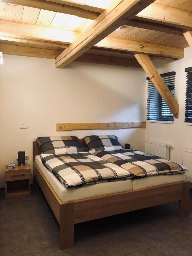 Kamenacka Myslivna Hotel Moravany  ภายนอก รูปภาพ