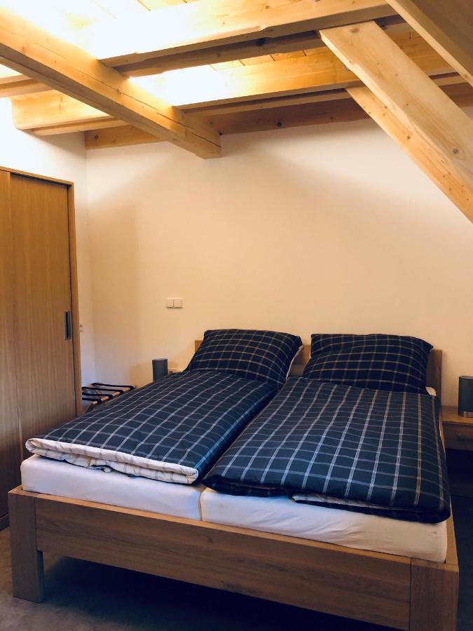 Kamenacka Myslivna Hotel Moravany  ภายนอก รูปภาพ