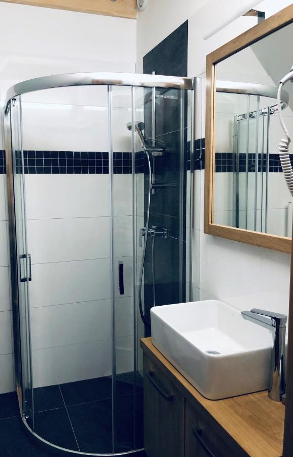 Kamenacka Myslivna Hotel Moravany  ภายนอก รูปภาพ