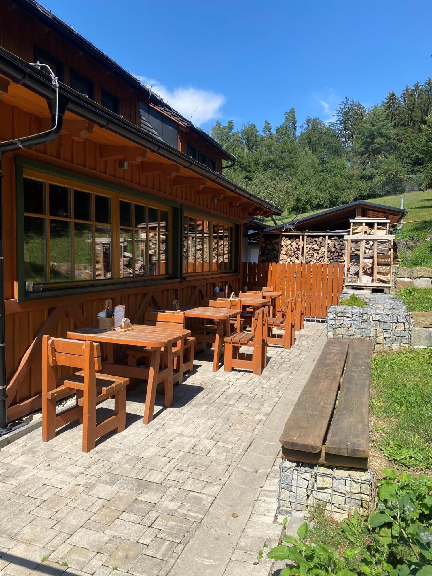 Kamenacka Myslivna Hotel Moravany  ภายนอก รูปภาพ